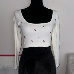 Zara crop top super cute and cozy has little flowers engraved on it